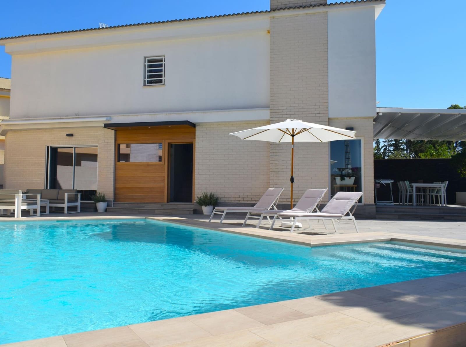 4 soveværelse Semi-Rækkehus til salg i Alfaz del Pi / L'Alfas del Pi med swimmingpool garage - € 599.000 (Ref: 8469282)