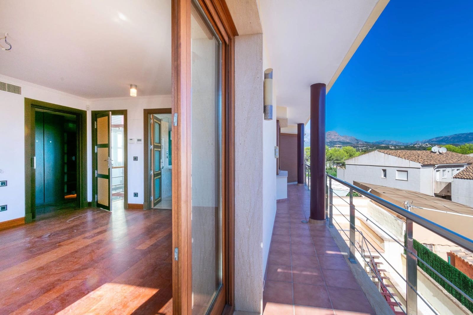 4 bedroom Villa for sale in Albir with pool garage - € 1,650,000 (Ref: 8536556)