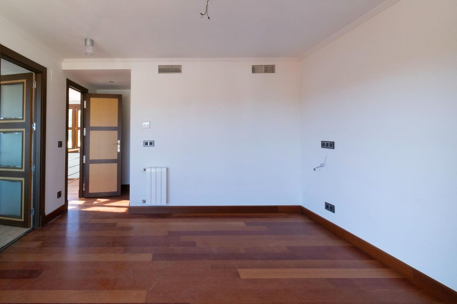 4 bedroom Villa for sale in Albir with pool garage - € 1,650,000 (Ref: 8536556)