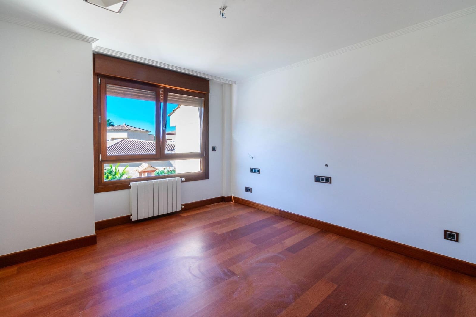 4 bedroom Villa for sale in Albir with pool garage - € 1,650,000 (Ref: 8536556)