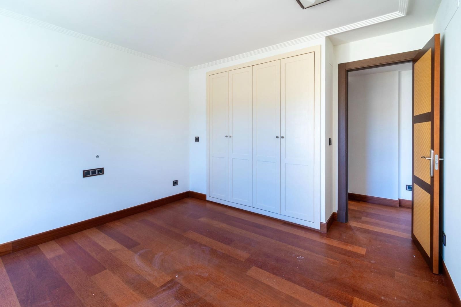 4 bedroom Villa for sale in Albir with pool garage - € 1,650,000 (Ref: 8536556)