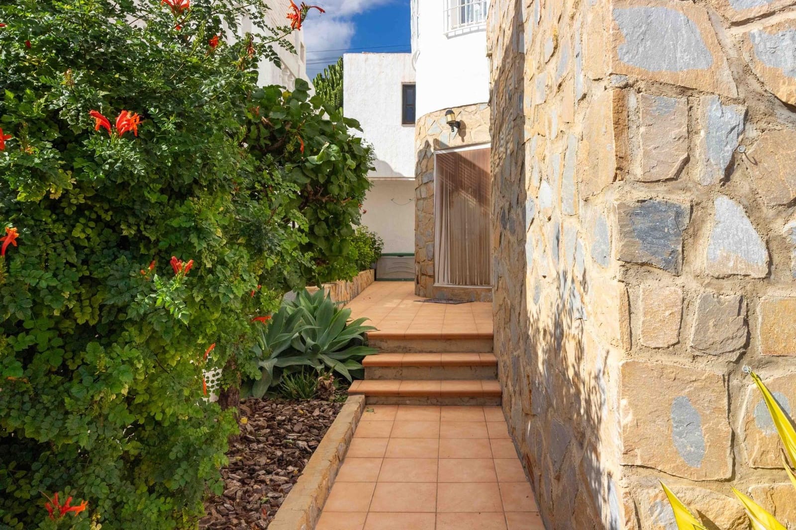 Chalet de 7 habitaciones en Alfaz del Pi / L'Alfàs del Pi en venta con piscina garaje - 460.000 € (Ref: 8599840)