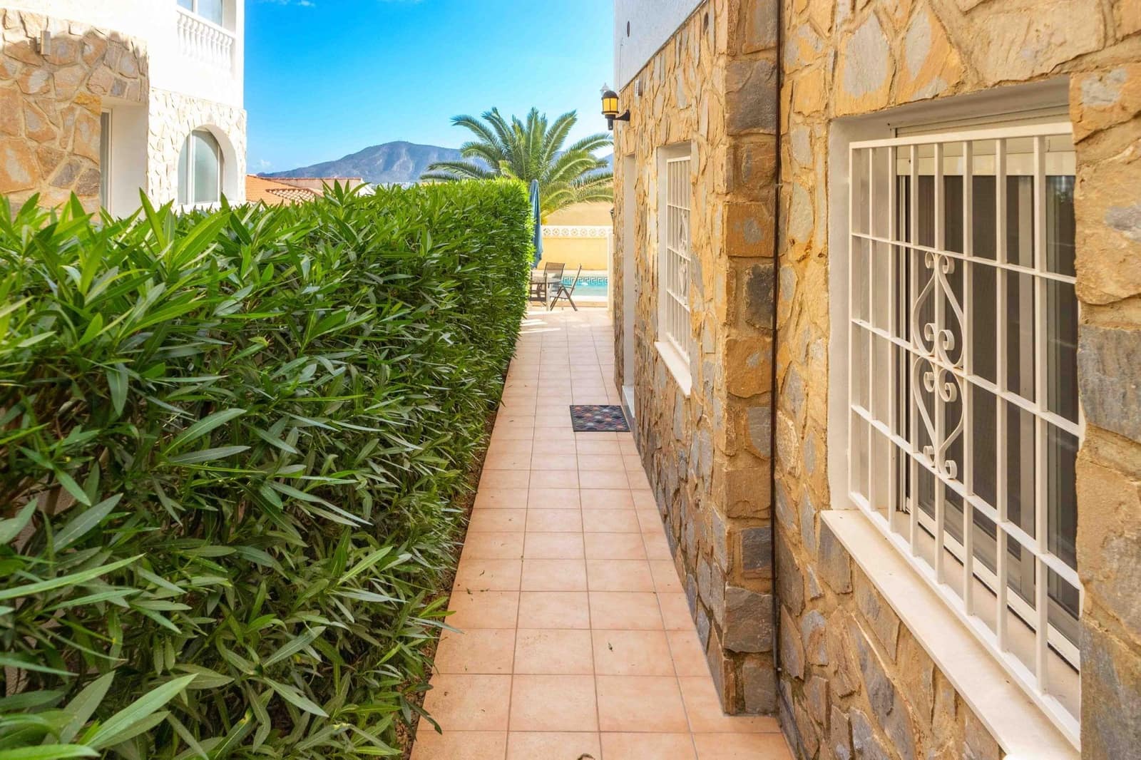 Chalet de 7 habitaciones en Alfaz del Pi / L'Alfàs del Pi en venta con piscina garaje - 460.000 € (Ref: 8599840)