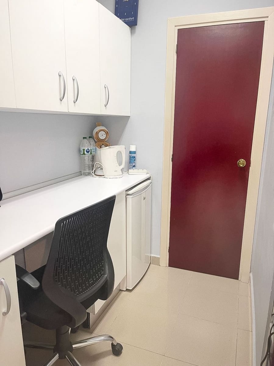 1 soveværelse Erhverv til leje i Albir - € 950 (Ref: 8646020)