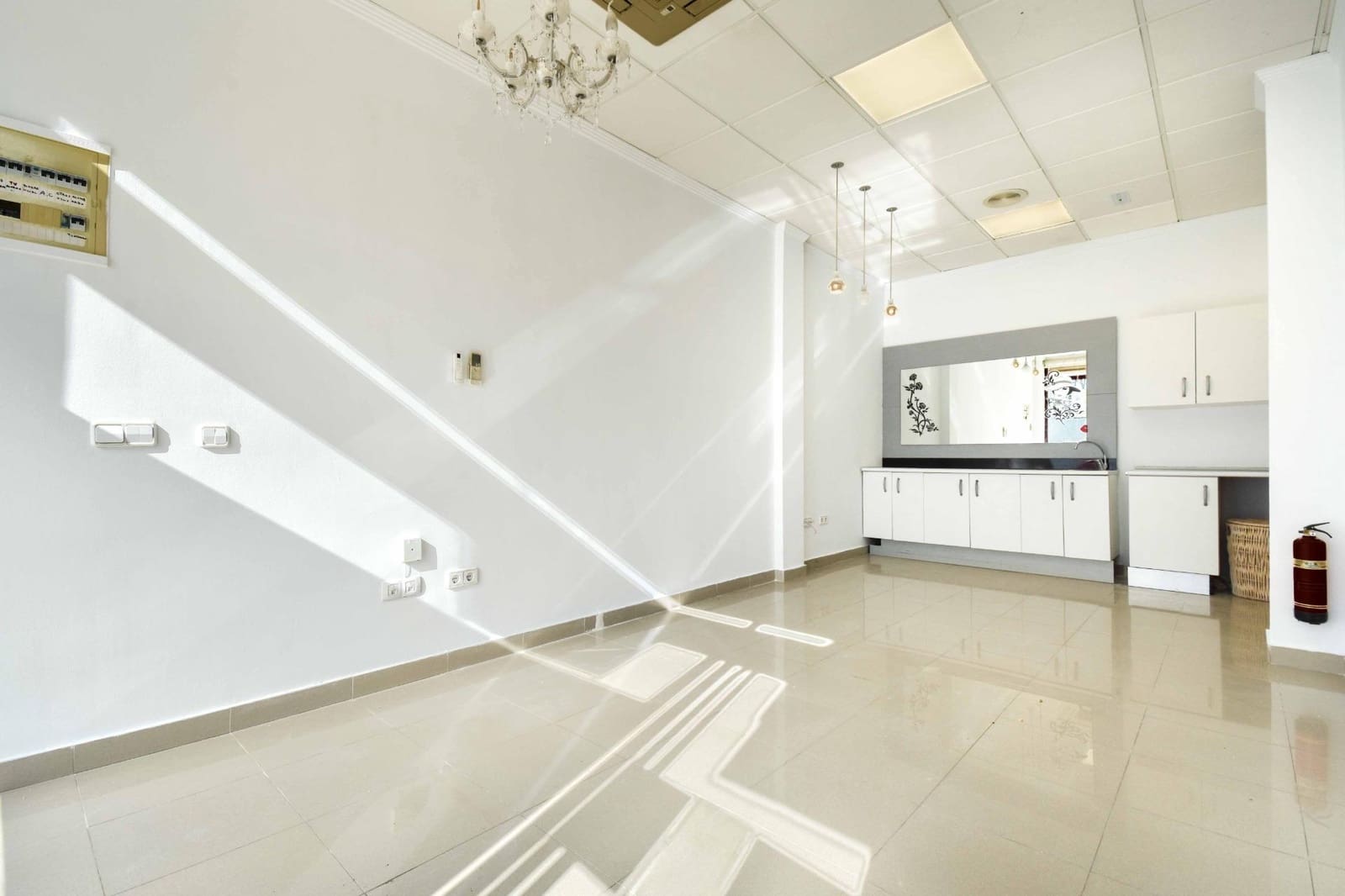 1 soveværelse Erhverv til leje i Albir - € 950 (Ref: 8646020)