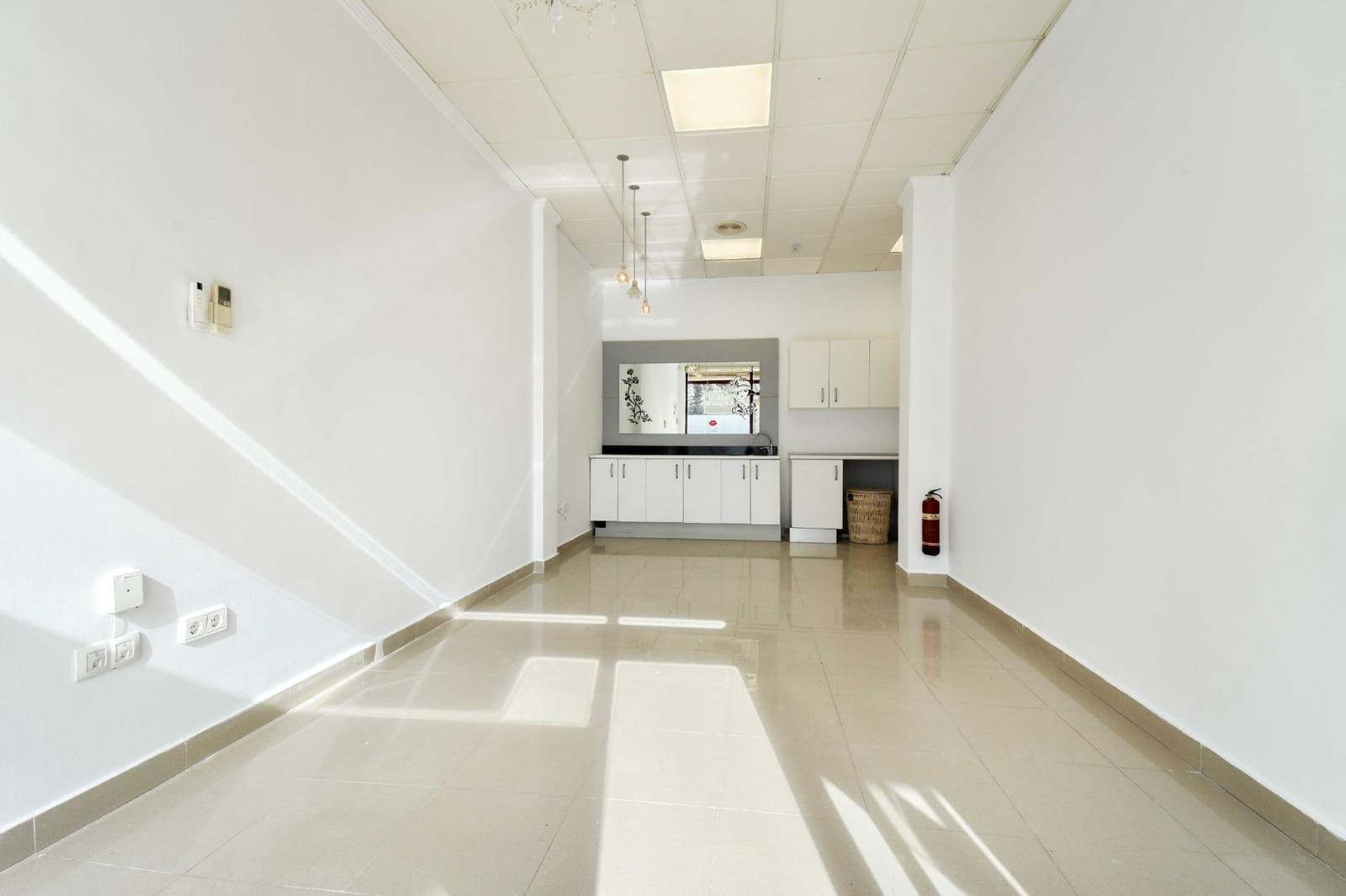 1 soveværelse Erhverv til leje i Albir - € 950 (Ref: 8646020)