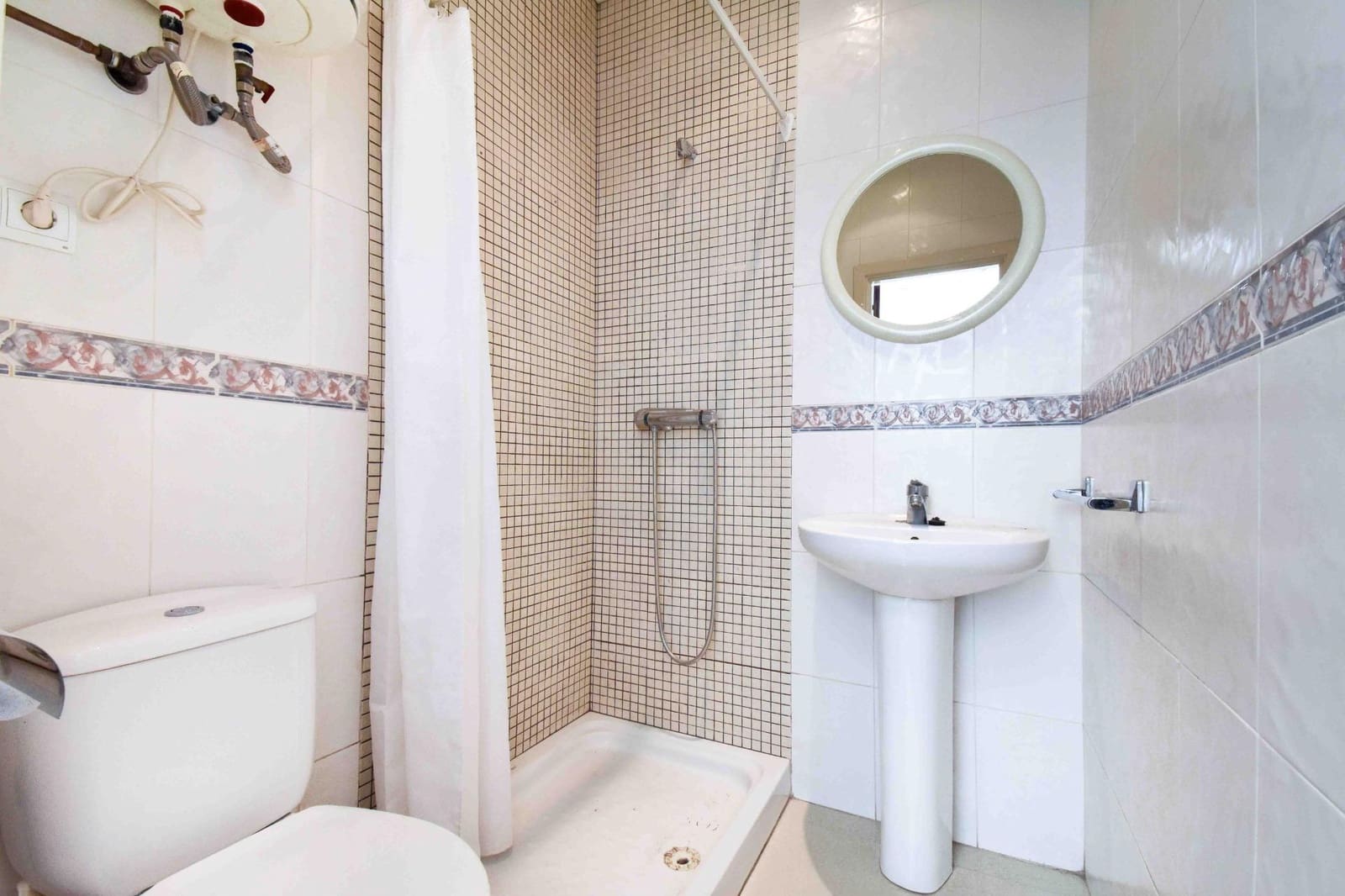 1 soveværelse Erhverv til leje i Albir - € 950 (Ref: 8646020)