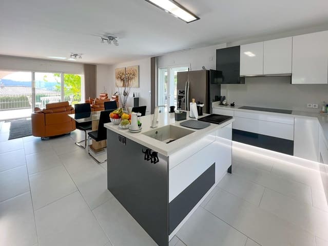 Chalet de 4 habitaciones en Polop en venta con piscina garaje - 695.000 € (Ref: 8672164)