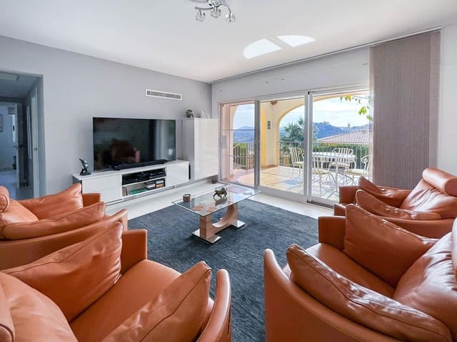 Chalet de 4 habitaciones en Polop en venta con piscina garaje - 695.000 € (Ref: 8672164)