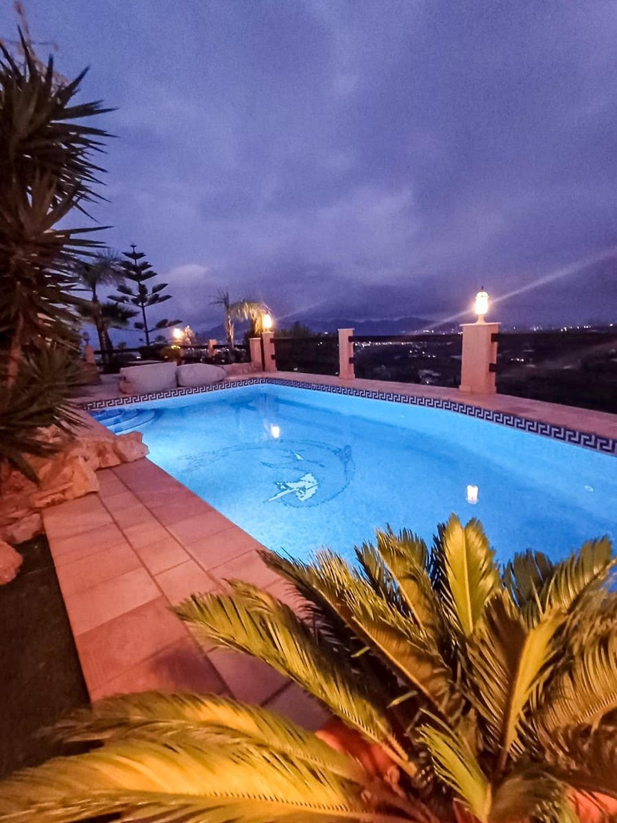 3 bedroom Villa for sale in Alfaz del Pi / L'Alfas del Pi with pool garage - € 950,000 (Ref: 8778624)