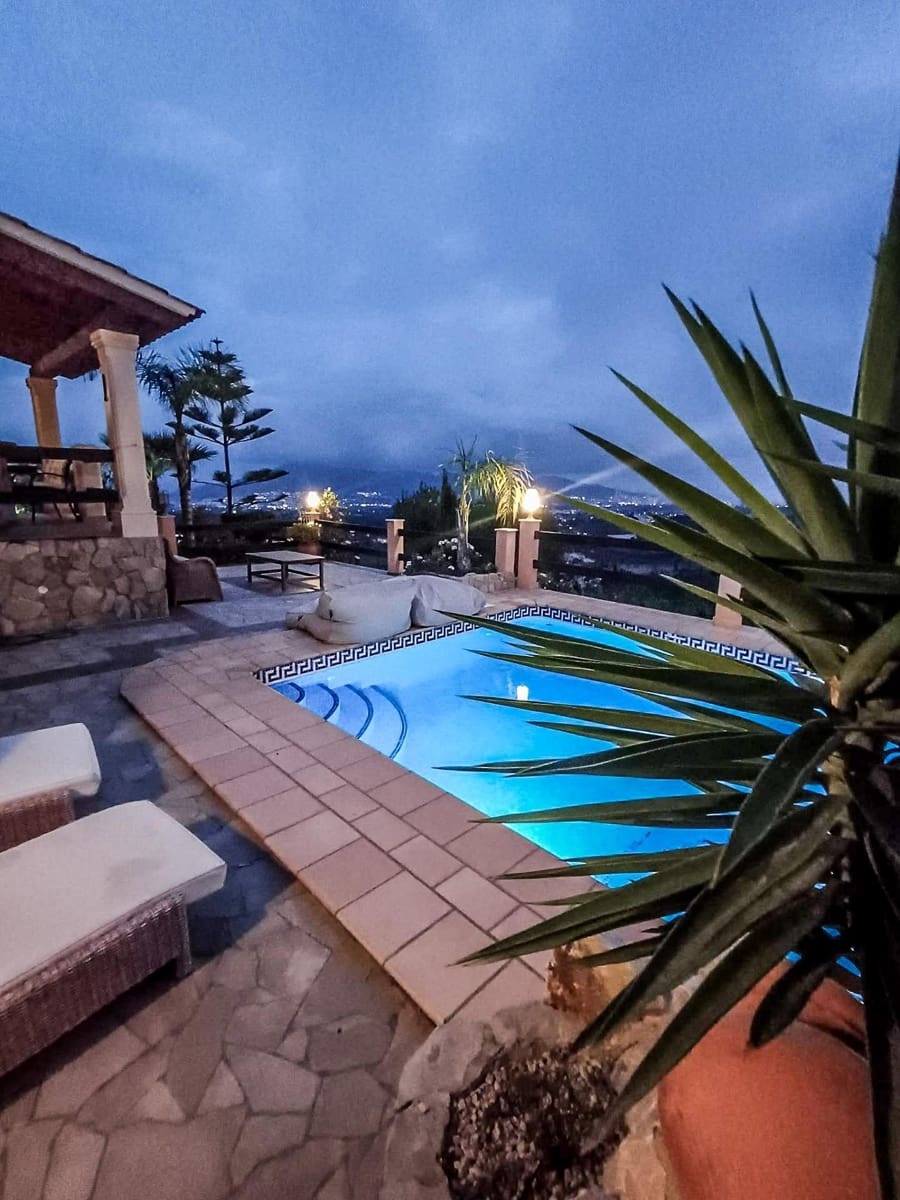 3 bedroom Villa for sale in Alfaz del Pi / L'Alfas del Pi with pool garage - € 950,000 (Ref: 8778624)