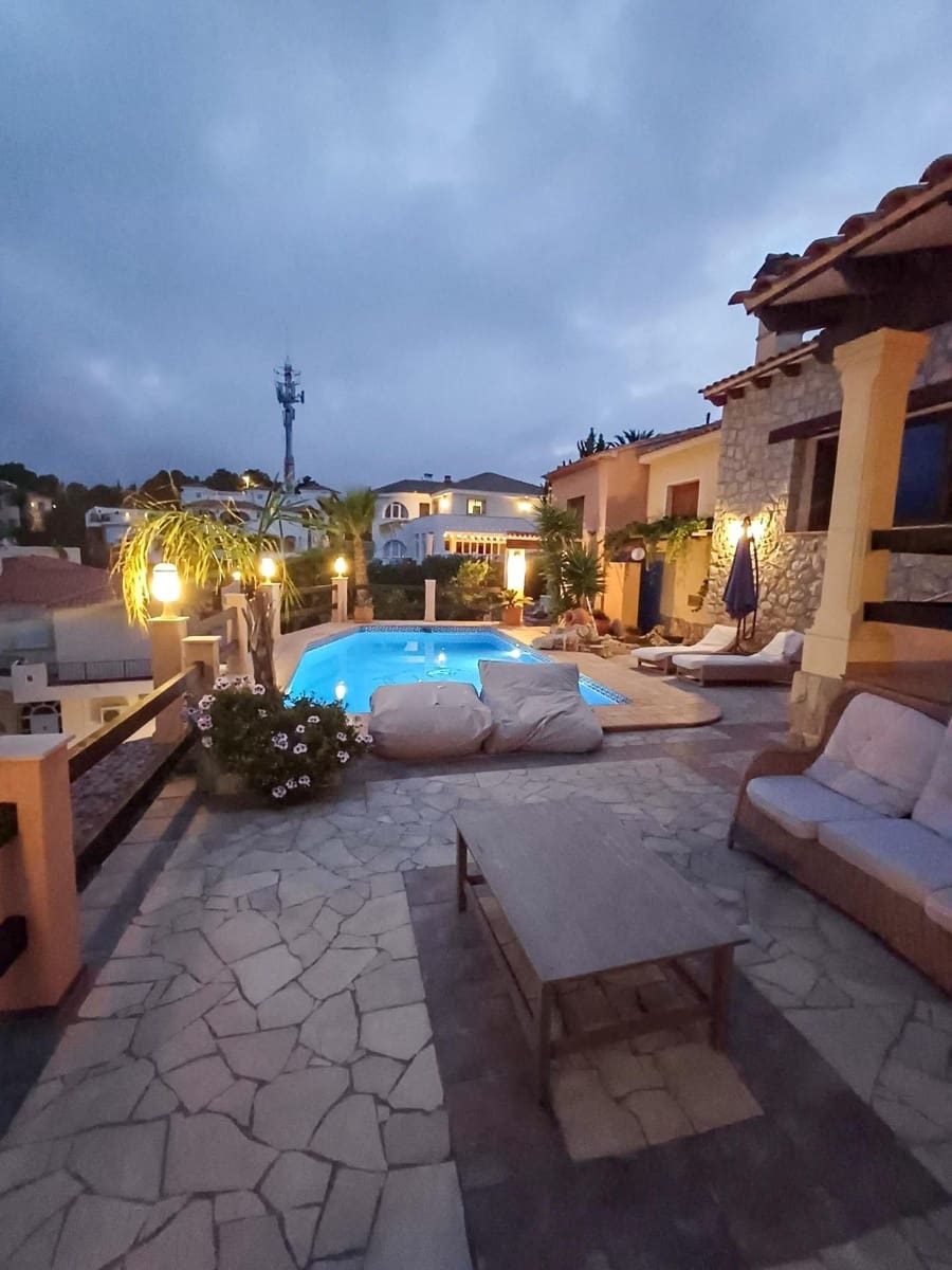 3 bedroom Villa for sale in Alfaz del Pi / L'Alfas del Pi with pool garage - € 950,000 (Ref: 8778624)