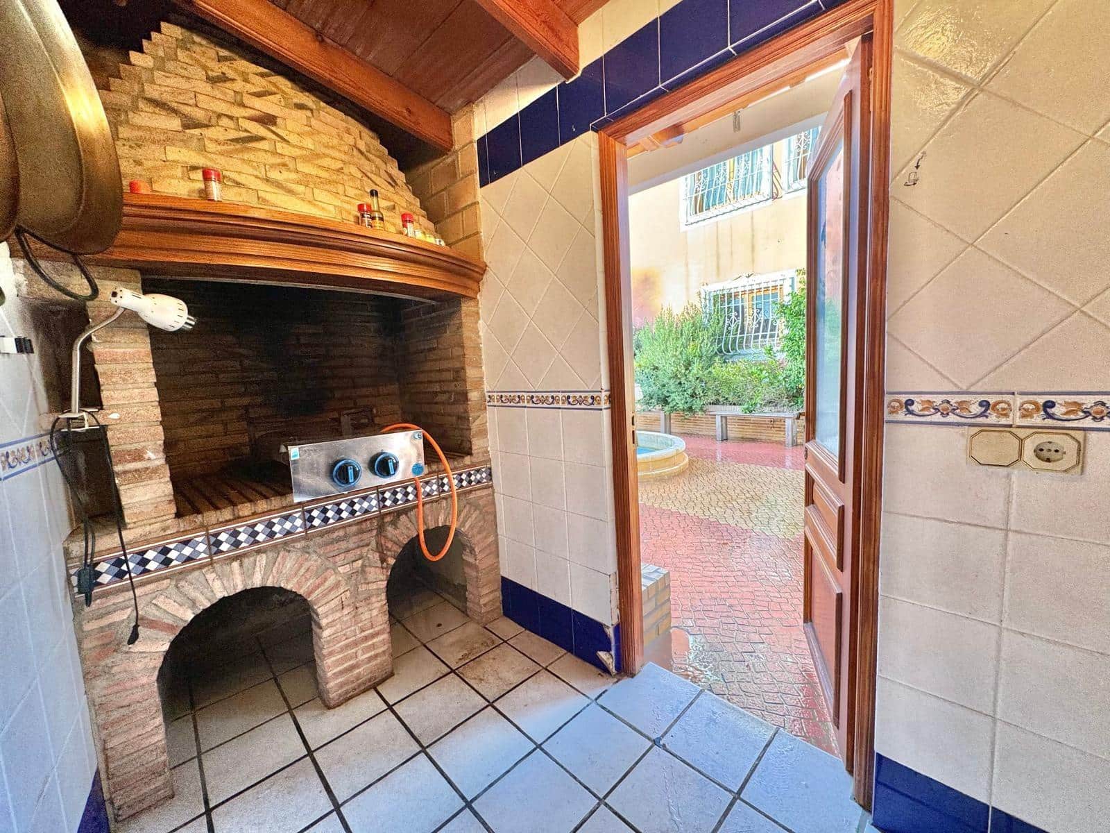 4 slaapkamer Villa te koop in Alfaz del Pi / L'Alfas del Pi met zwembad garage - € 1.200.000 (Ref: 8836549)