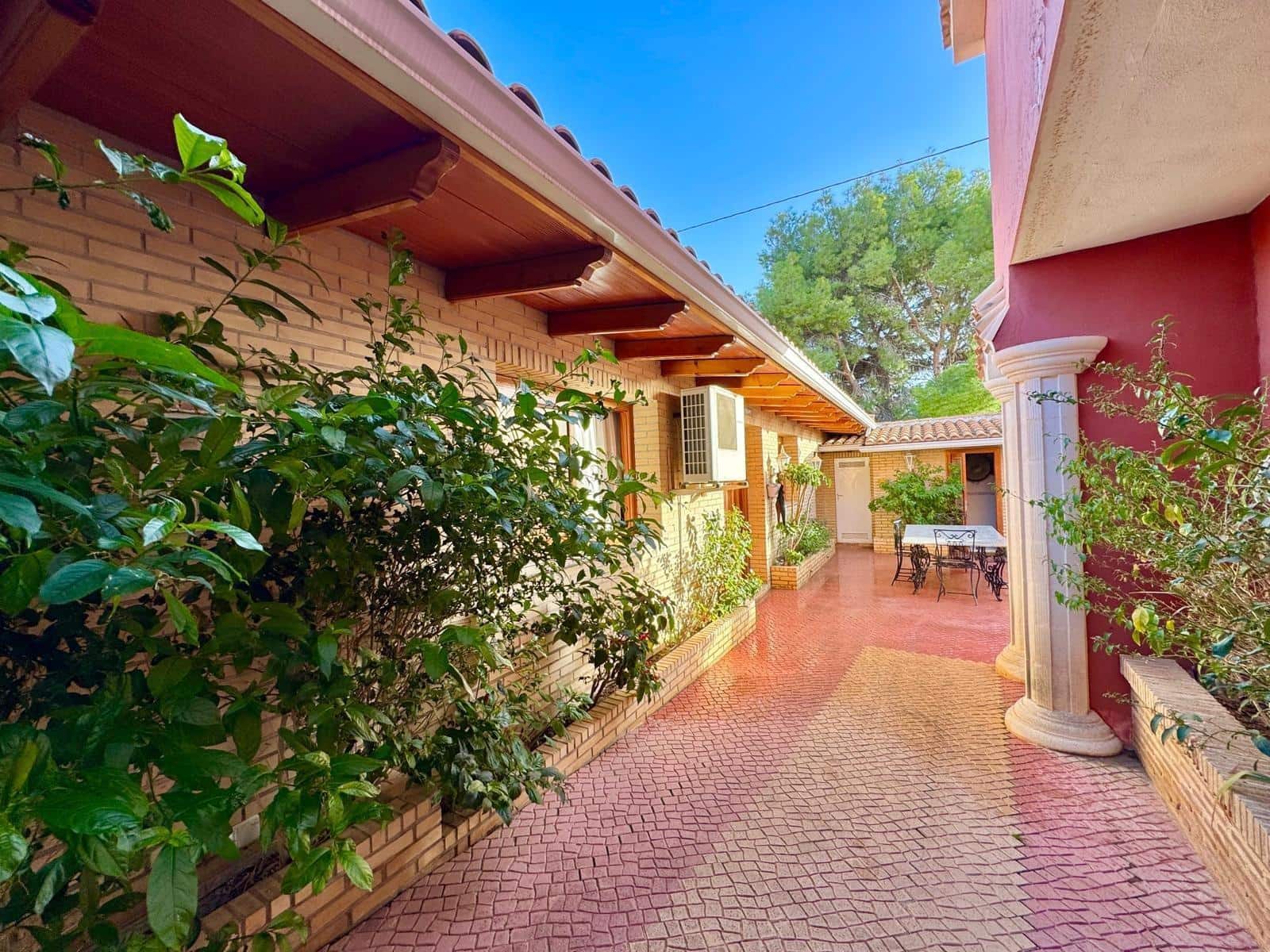 4 slaapkamer Villa te koop in Alfaz del Pi / L'Alfas del Pi met zwembad garage - € 1.200.000 (Ref: 8836549)