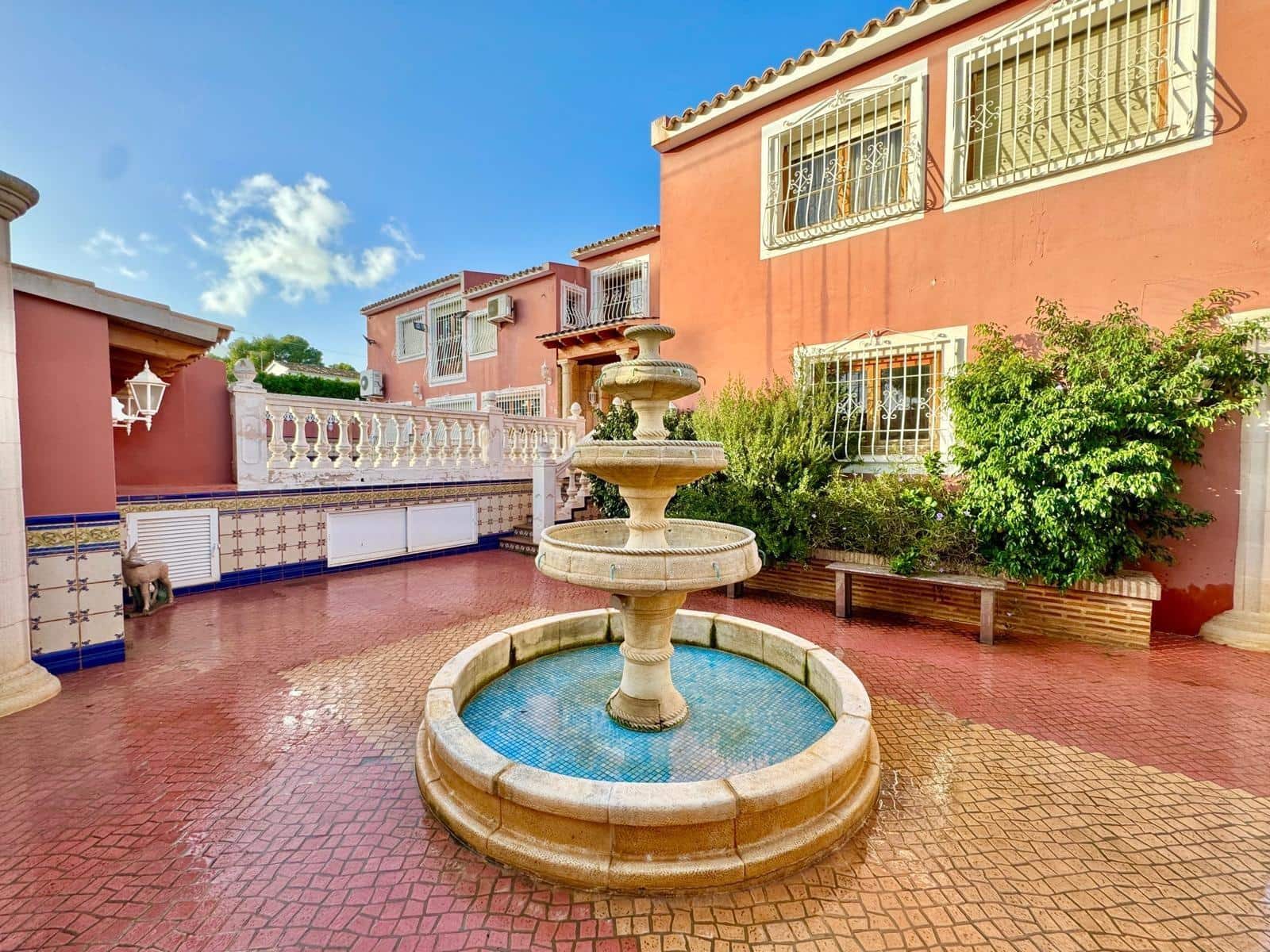 4 slaapkamer Villa te koop in Alfaz del Pi / L'Alfas del Pi met zwembad garage - € 1.200.000 (Ref: 8836549)