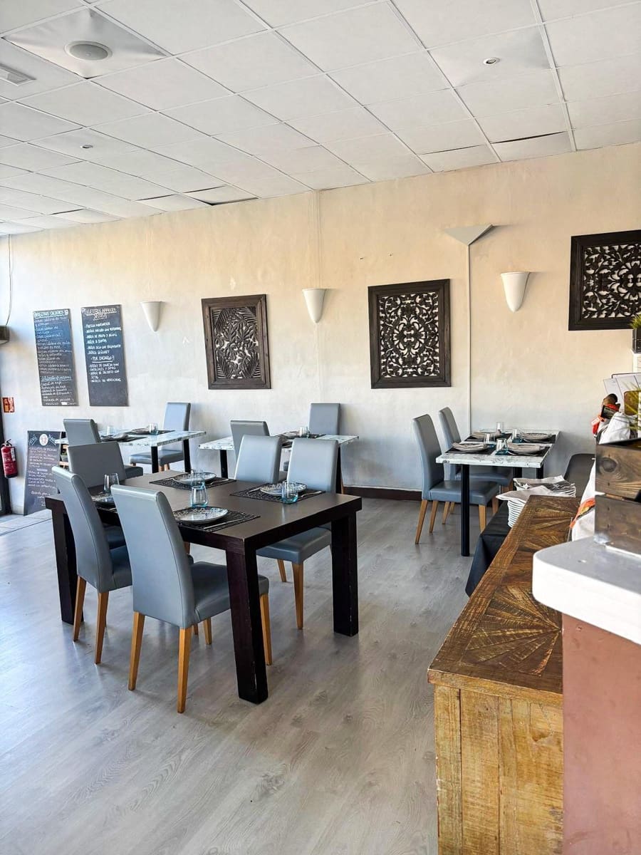 Kommersiell att hyra i Albir - 1 980 € (Ref: 8841177)