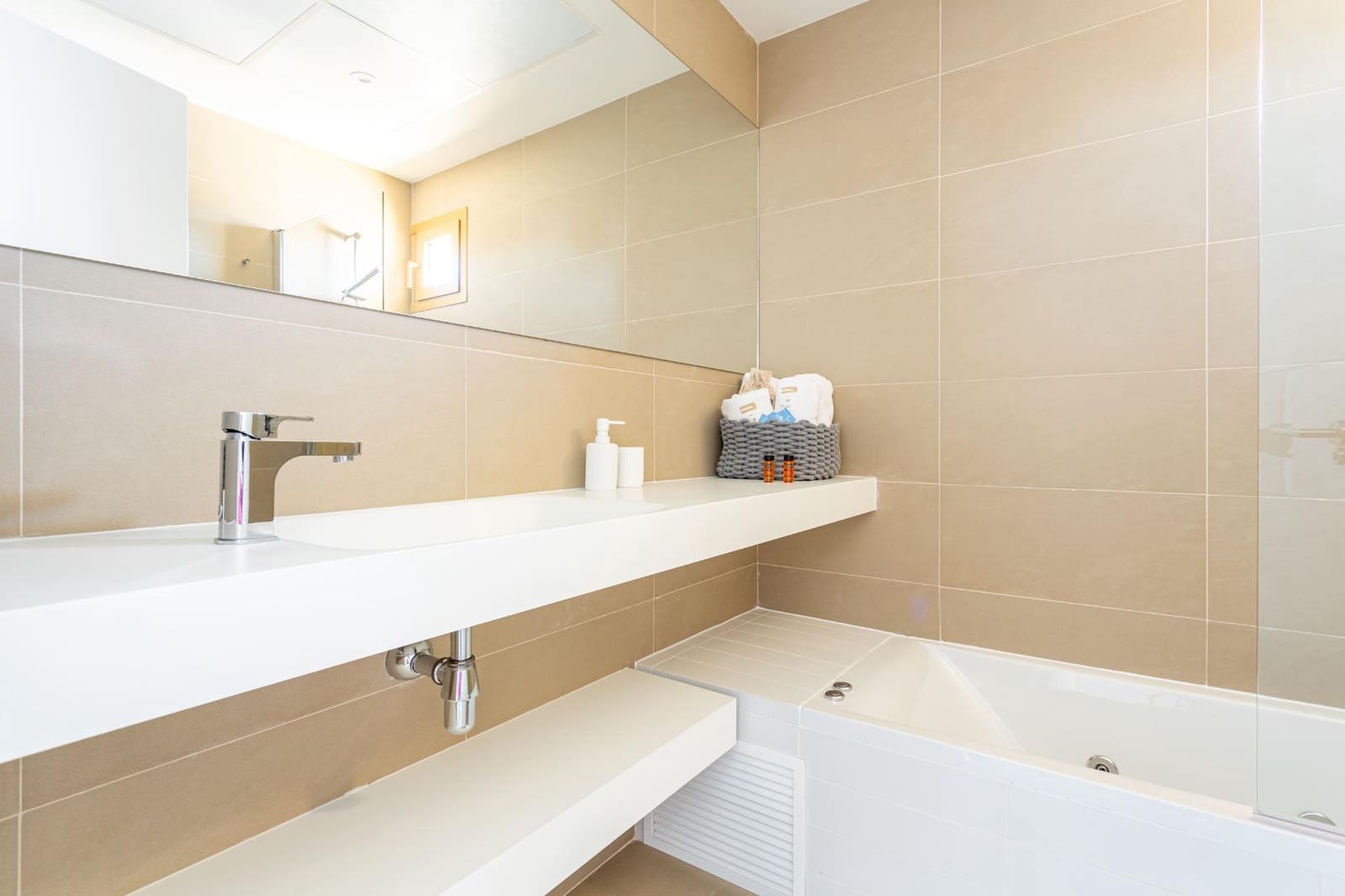 2 bedroom Apartment for sale in Benidorm with pool - € 525,000 (Ref: 8905628)