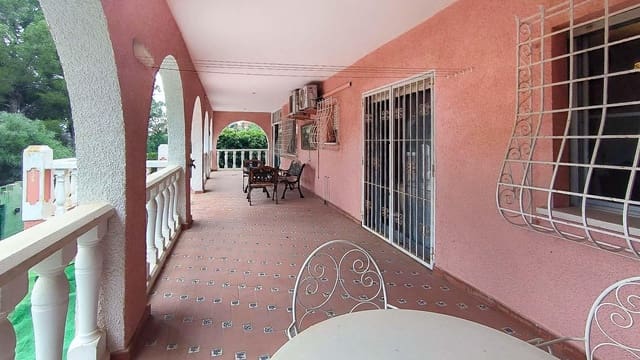 4 Zimmer Villa zu verkaufen in La Nucia mit Pool - 560.000 € (Ref: 8954380)