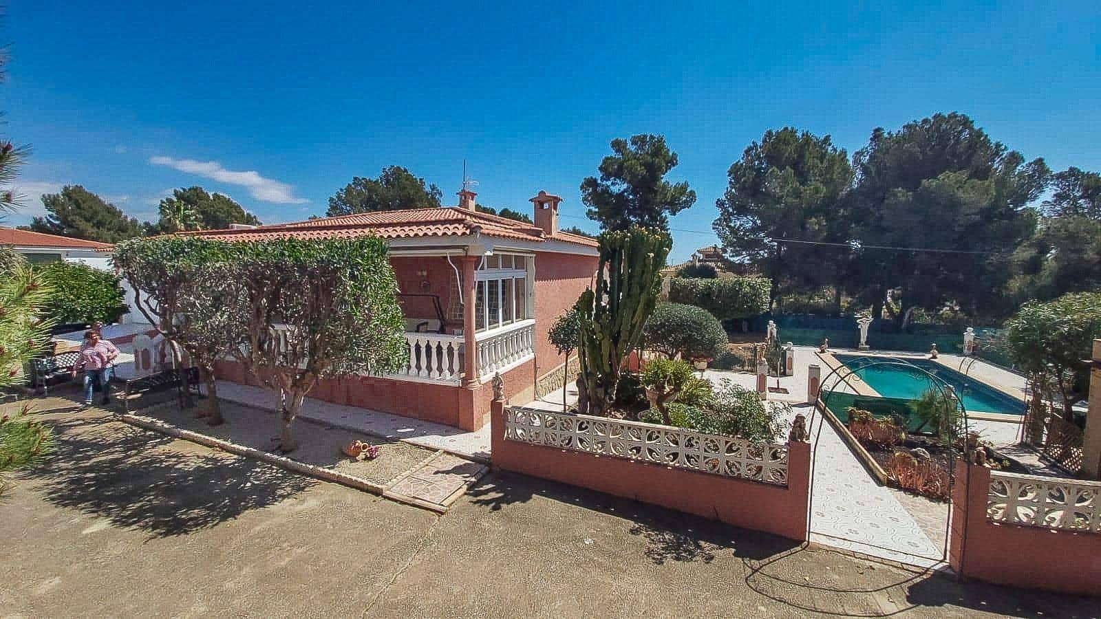 4 bedroom Villa for sale in La Nucia with pool - € 560,000 (Ref: 8954380)