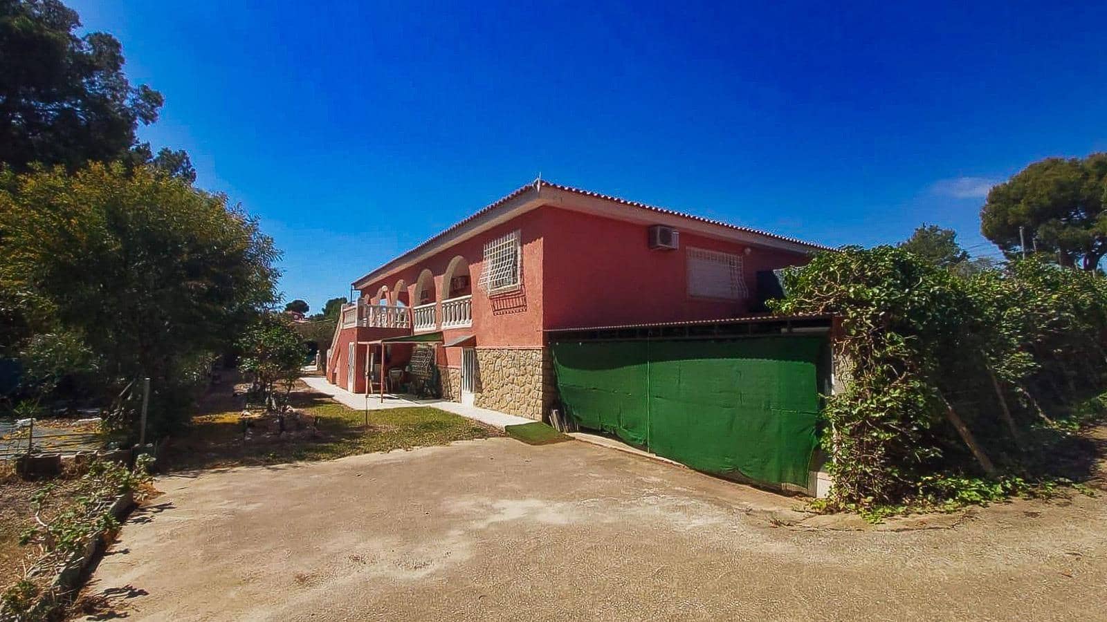 4 bedroom Villa for sale in La Nucia with pool - € 560,000 (Ref: 8954380)