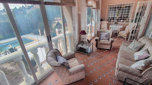 4 Zimmer Villa zu verkaufen in La Nucia mit Pool - 560.000 € (Ref: 8954380)