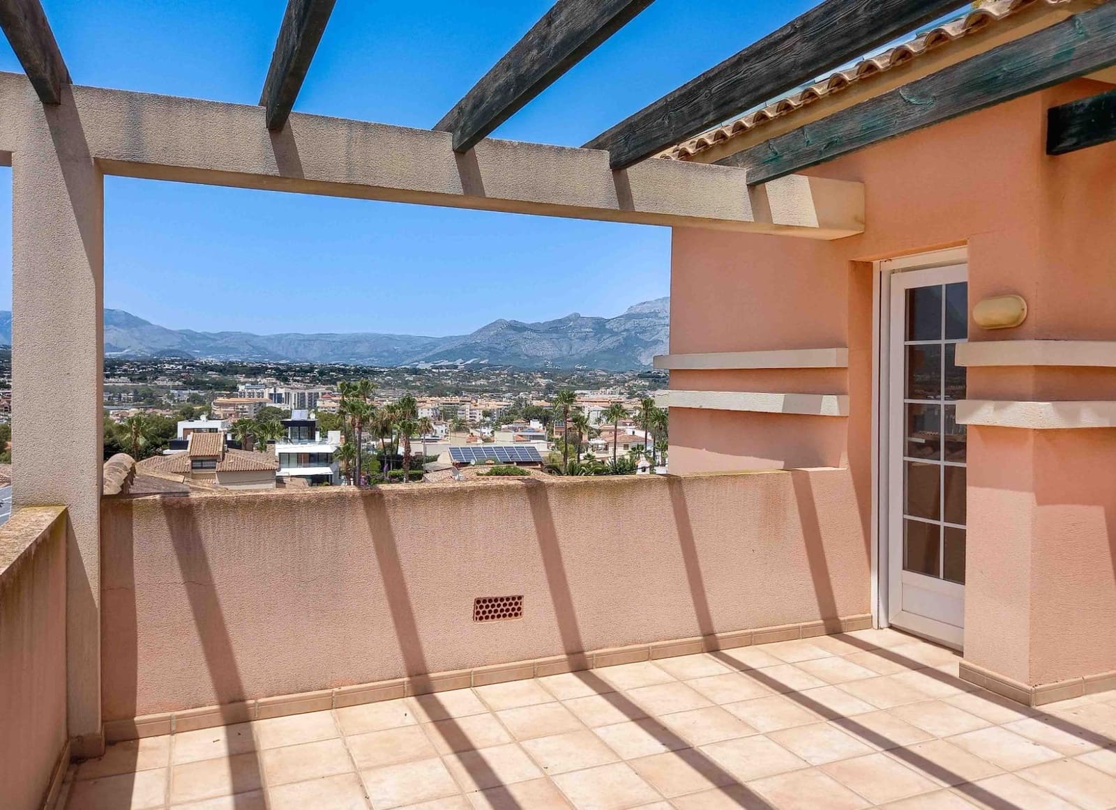 4 bedroom Villa for sale in Albir with pool - € 665,000 (Ref: 9001497)