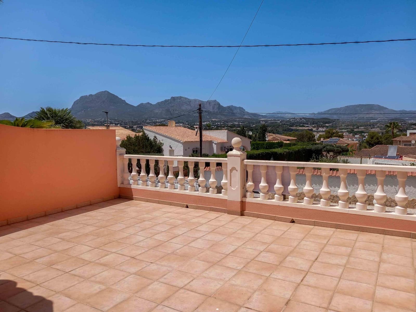 4 bedroom Villa for sale in Albir with pool - € 665,000 (Ref: 9001497)