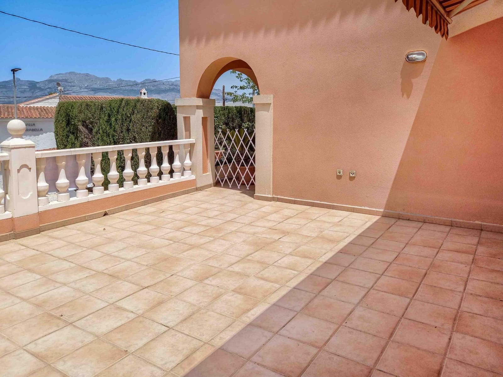 4 bedroom Villa for sale in Albir with pool - € 665,000 (Ref: 9001497)