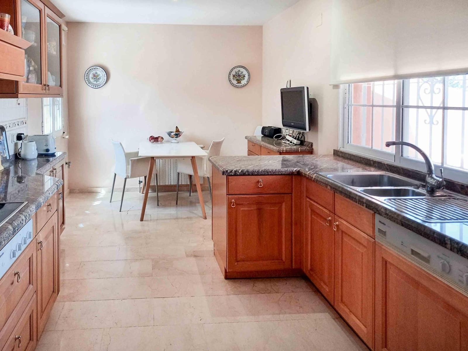 4 bedroom Villa for sale in Albir with pool - € 665,000 (Ref: 9001497)