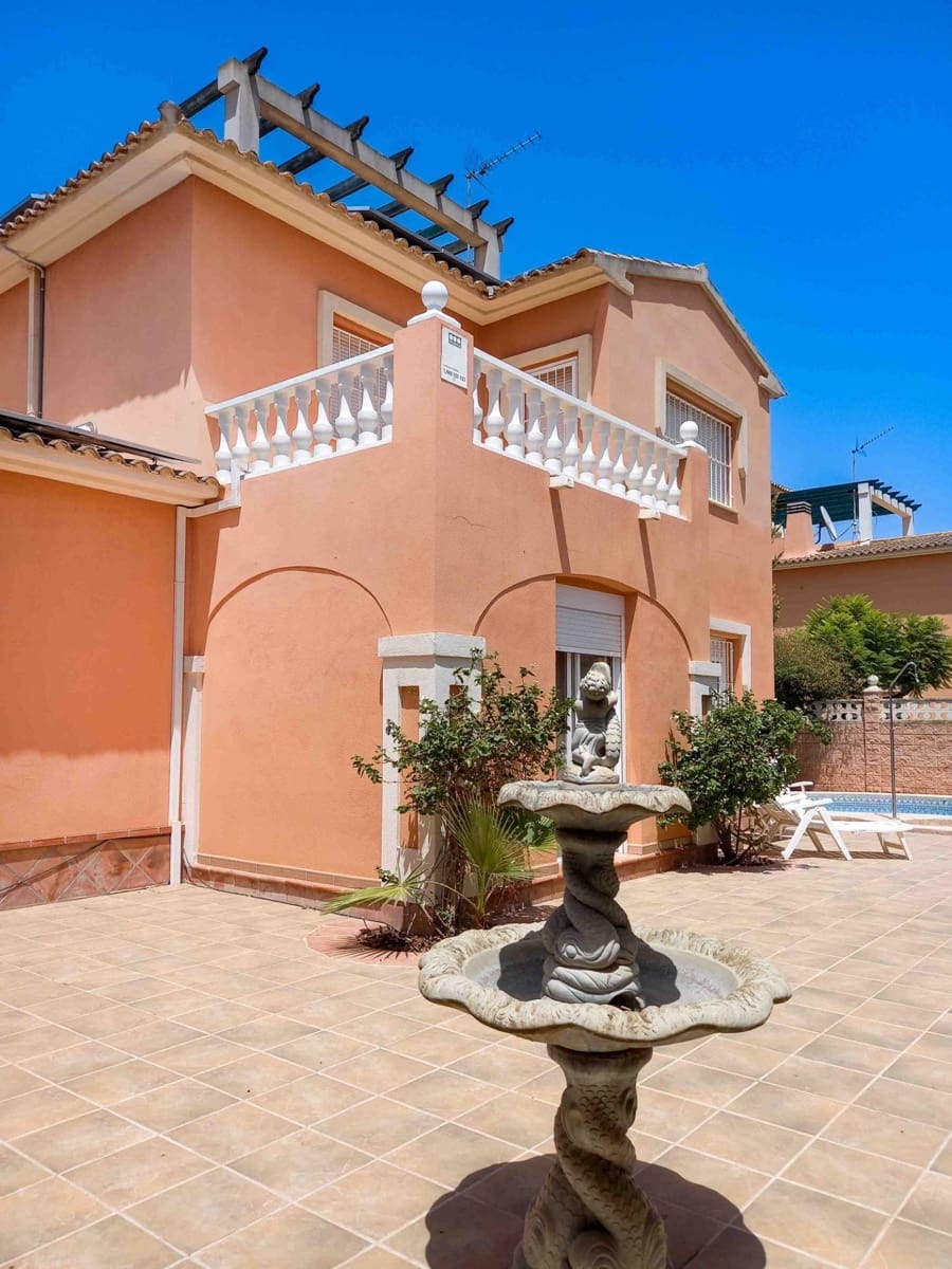 4 bedroom Villa for sale in Albir with pool - € 665,000 (Ref: 9001497)