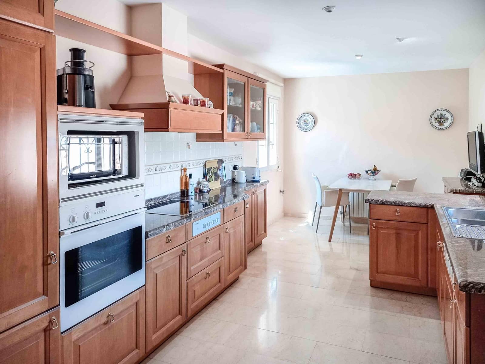 4 bedroom Villa for sale in Albir with pool - € 665,000 (Ref: 9001497)
