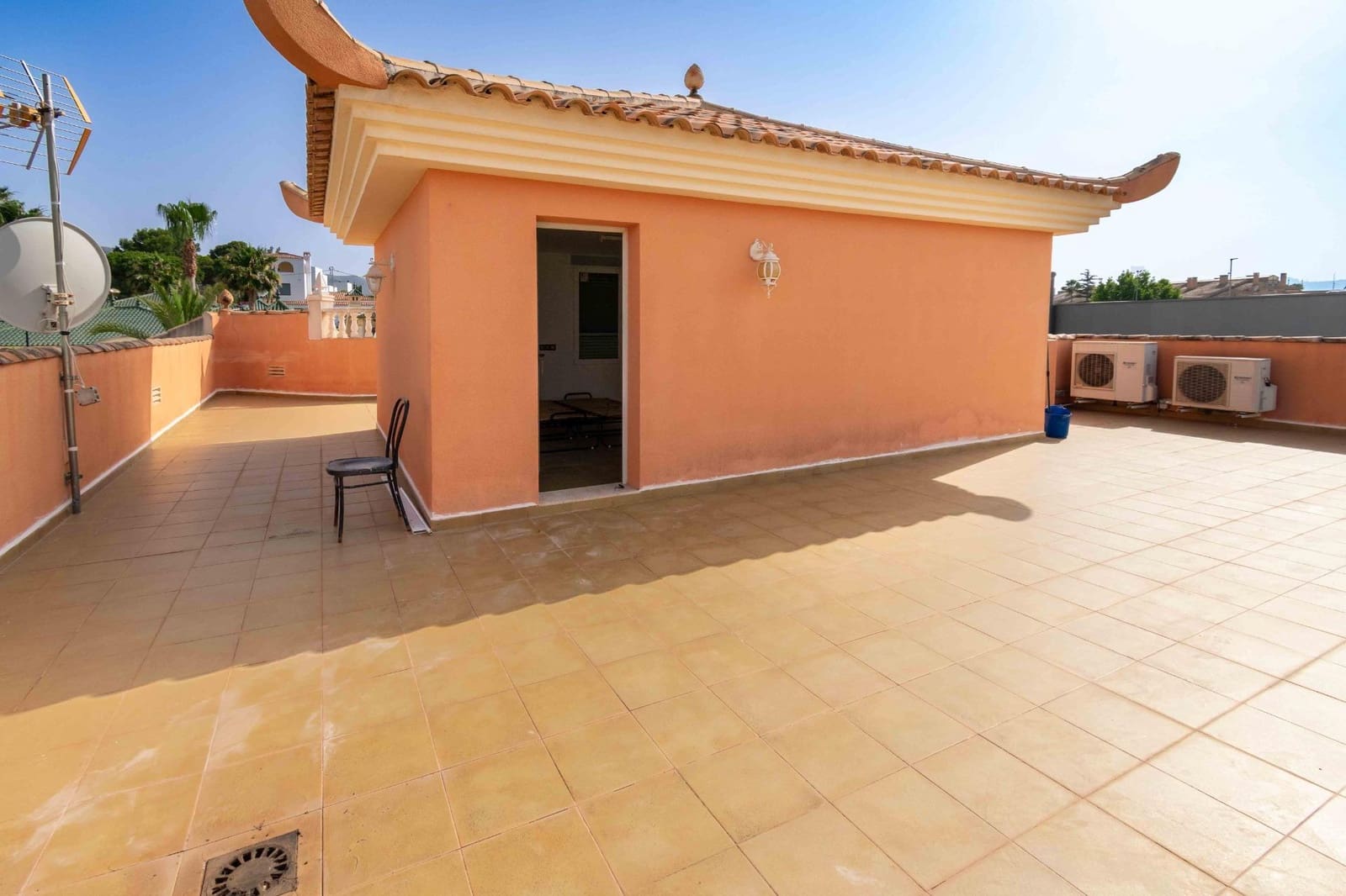 4 bedroom Villa for sale in Albir with pool garage - € 999,000 (Ref: 9062242)