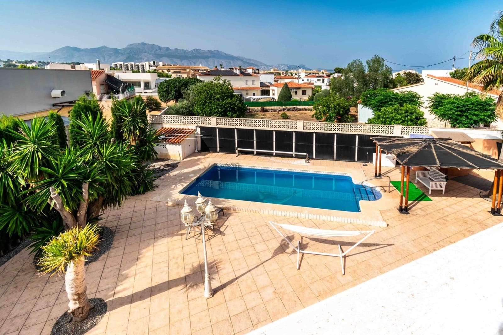 4 bedroom Villa for sale in Albir with pool garage - € 999,000 (Ref: 9062242)