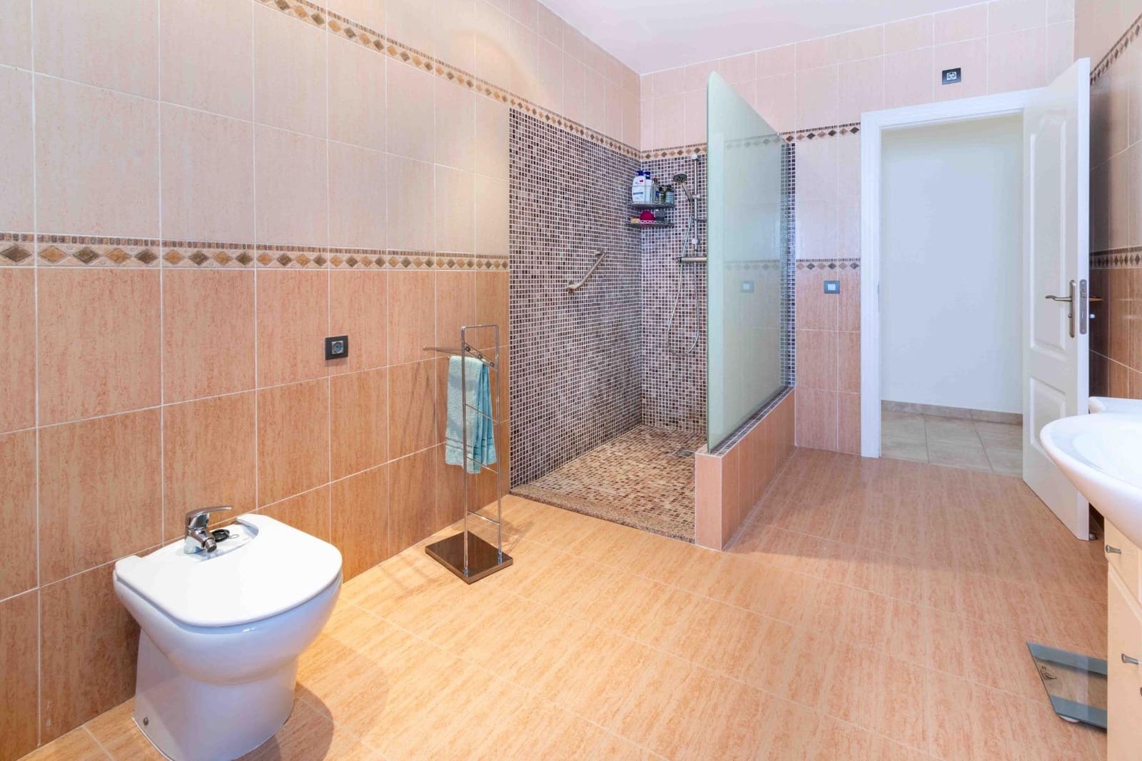 4 bedroom Villa for sale in Albir with pool garage - € 999,000 (Ref: 9062242)