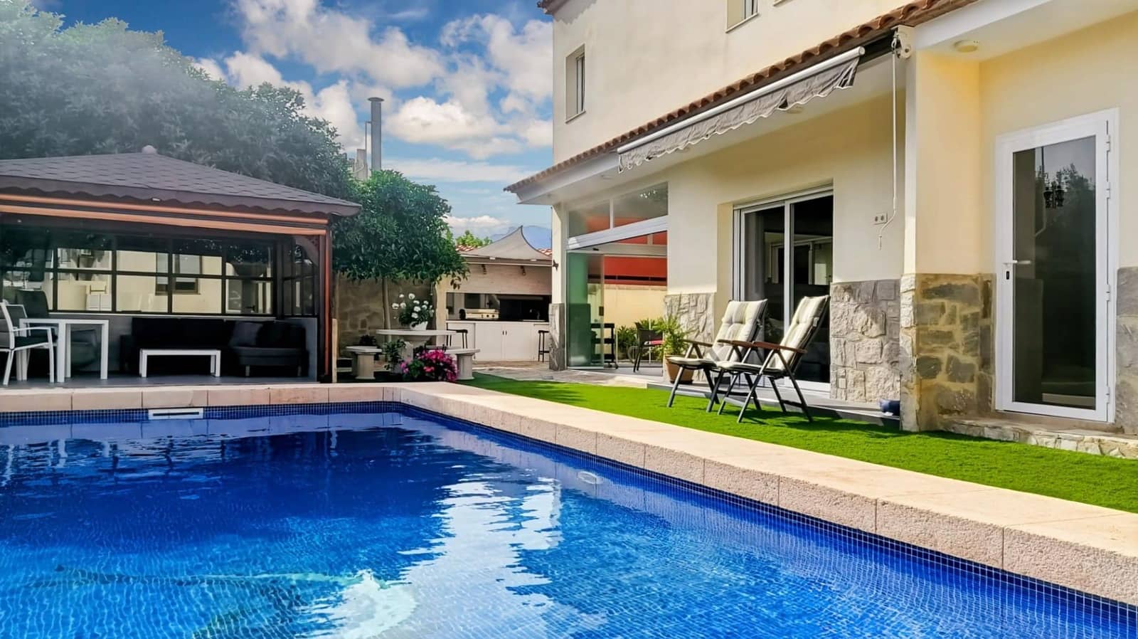 6 bedroom Villa for sale in Albir with pool garage - € 1,180,000 (Ref: 9068750)