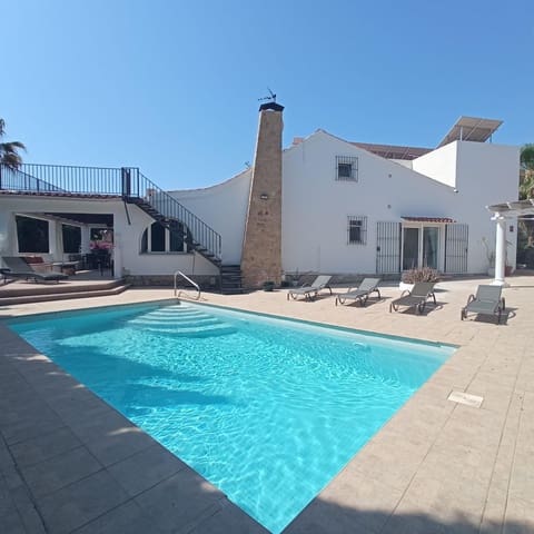 4 soveværelse Villa til leje i Alfaz del Pi / L'Alfàs del Pi med swimmingpool - € 2.500 (Ref: 9095162)