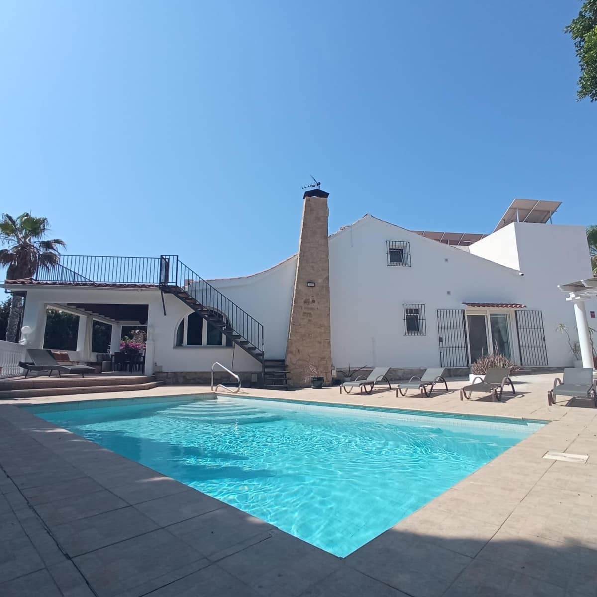 4 soverom Villa til leie i Alfaz del Pi / L'Alfas del Pi med svømmebasseng - € 2 450 (Ref: 9095162)