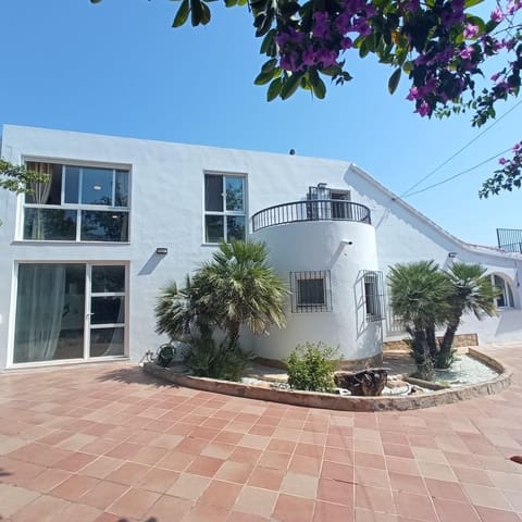 4 soveværelse Villa til leje i Alfaz del Pi / L'Alfàs del Pi med swimmingpool - € 2.500 (Ref: 9095162)