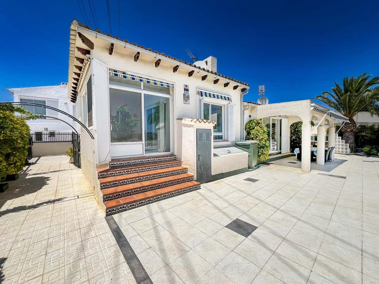 3 bedroom Villa for sale in La Nucia with pool - € 495,000 (Ref: 9134294)