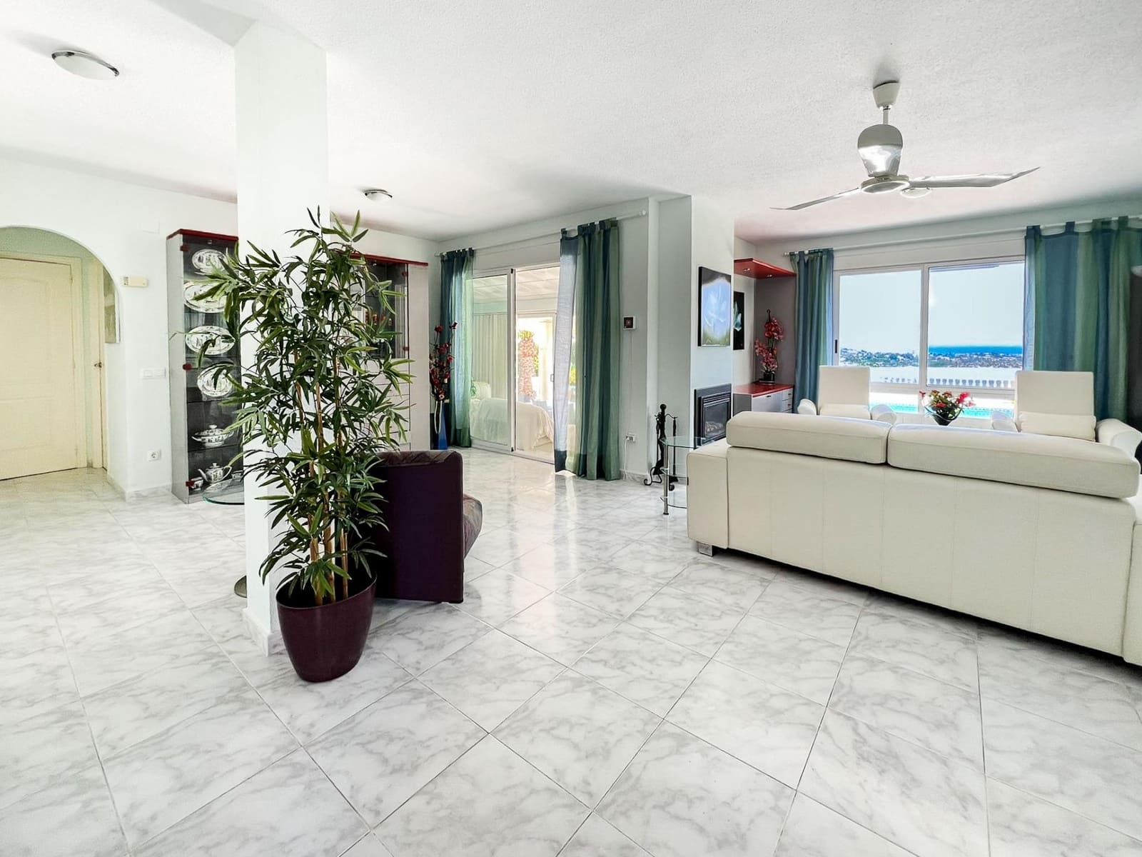 3 bedroom Villa for sale in La Nucia with pool - € 495,000 (Ref: 9134294)