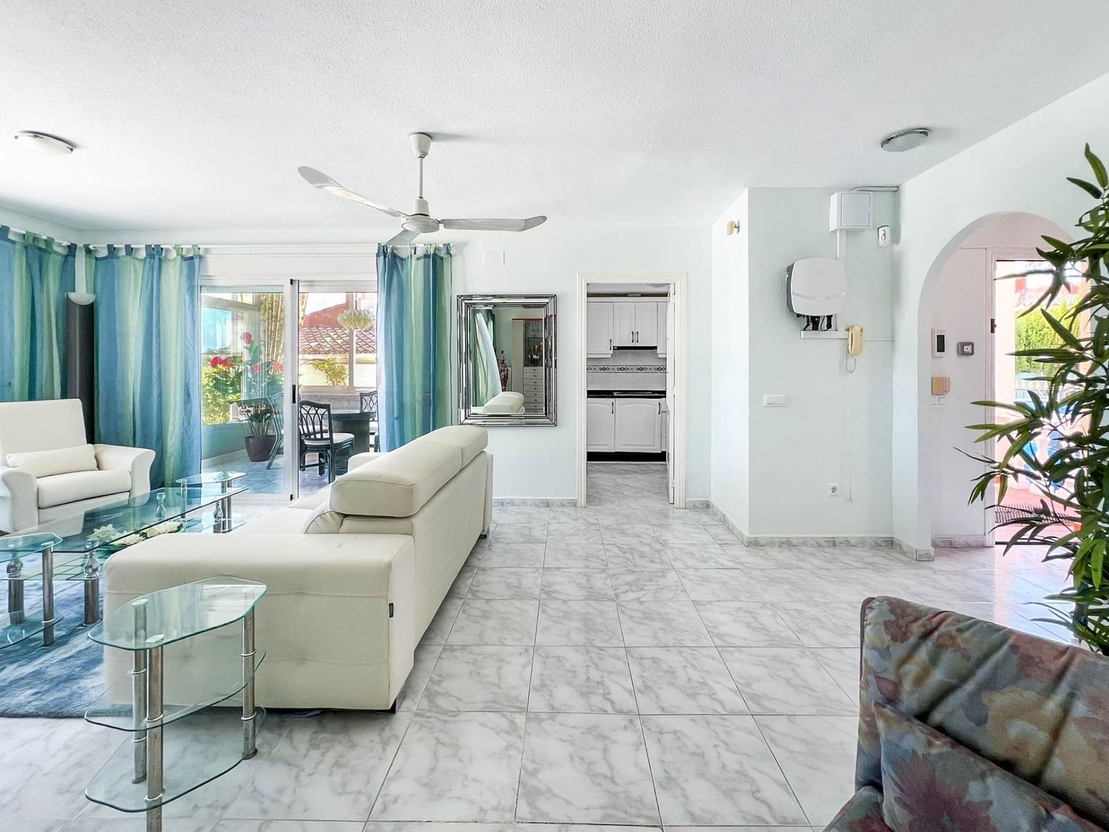 3 bedroom Villa for sale in La Nucia with pool - € 495,000 (Ref: 9134294)