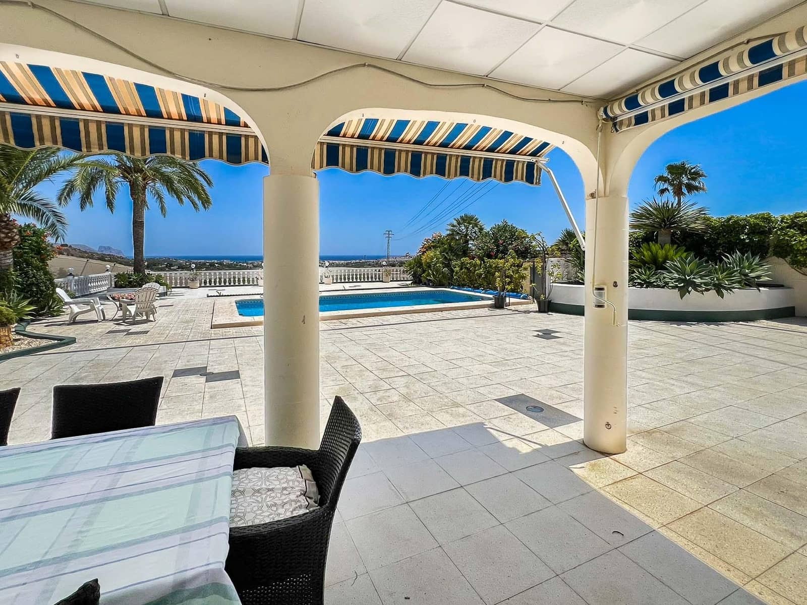 3 bedroom Villa for sale in La Nucia with pool - € 495,000 (Ref: 9134294)