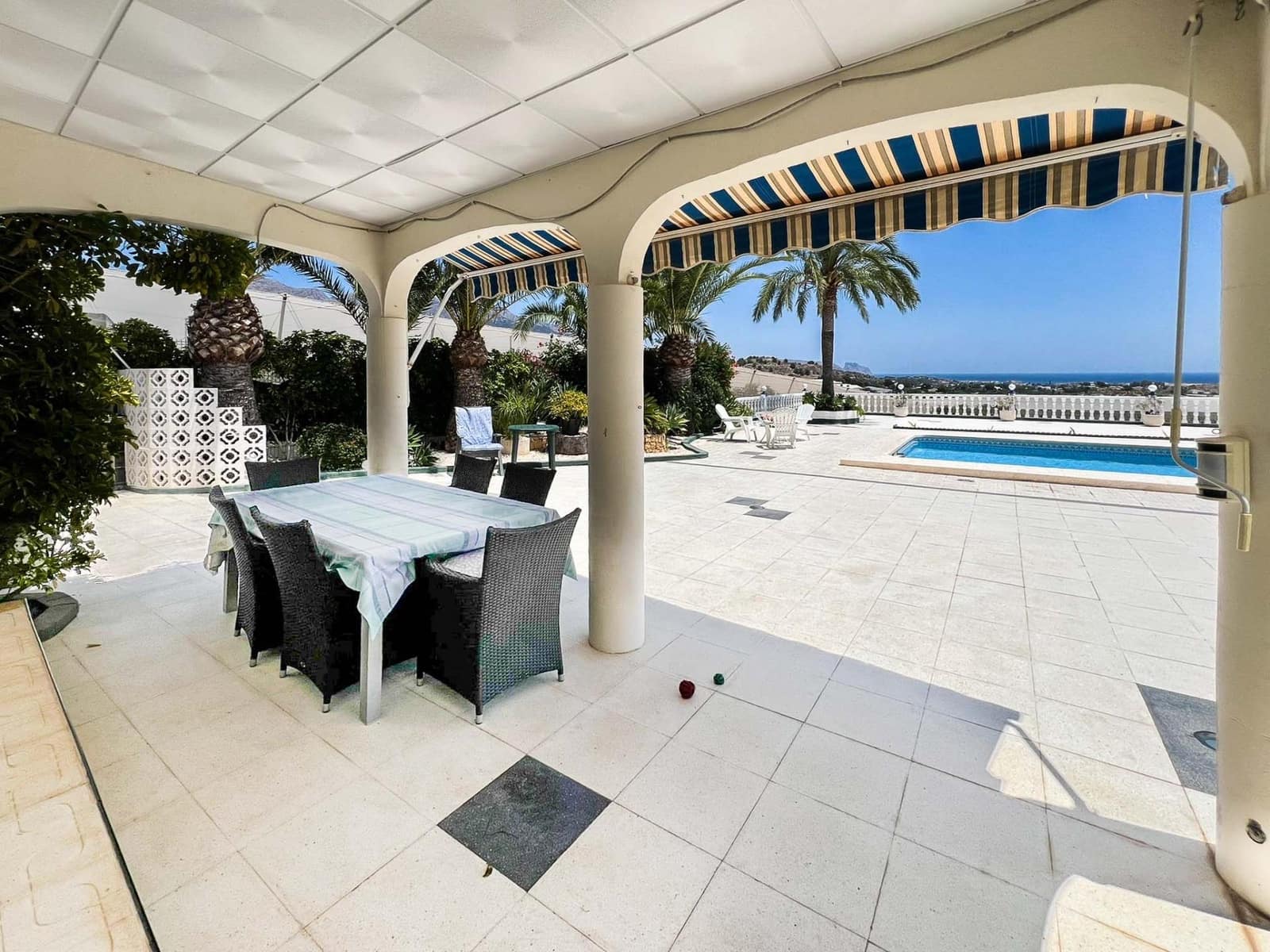 3 bedroom Villa for sale in La Nucia with pool - € 495,000 (Ref: 9134294)