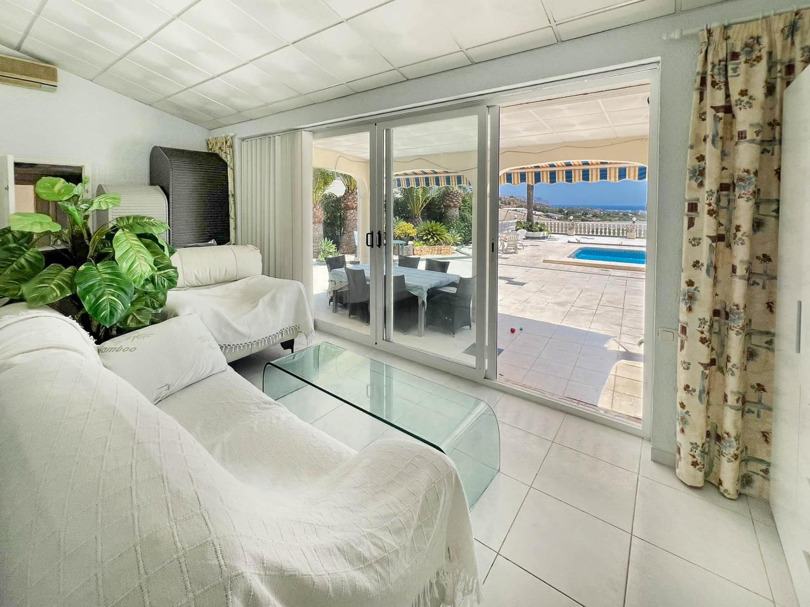 3 bedroom Villa for sale in La Nucia with pool - € 495,000 (Ref: 9134294)