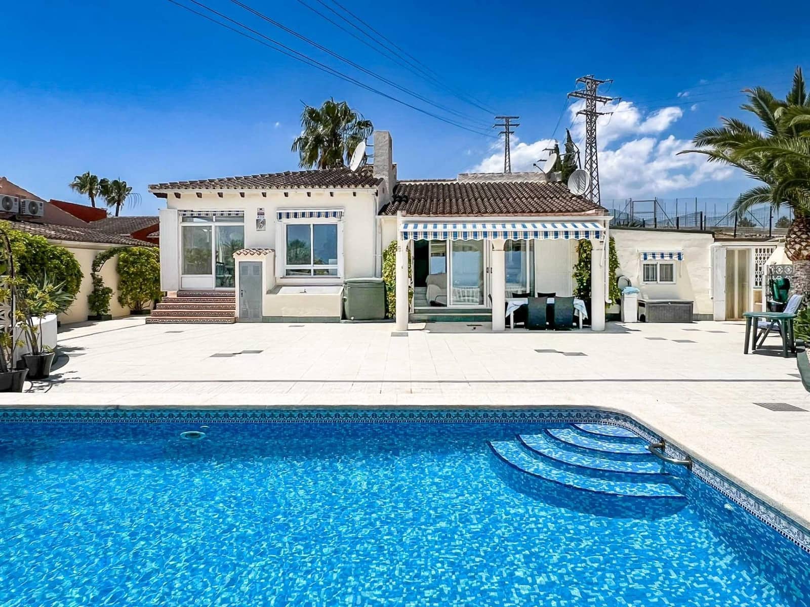 3 bedroom Villa for sale in La Nucia with pool - € 495,000 (Ref: 9134294)