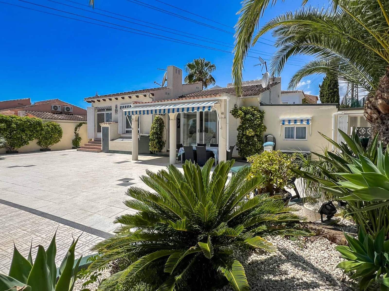 3 bedroom Villa for sale in La Nucia with pool - € 495,000 (Ref: 9134294)