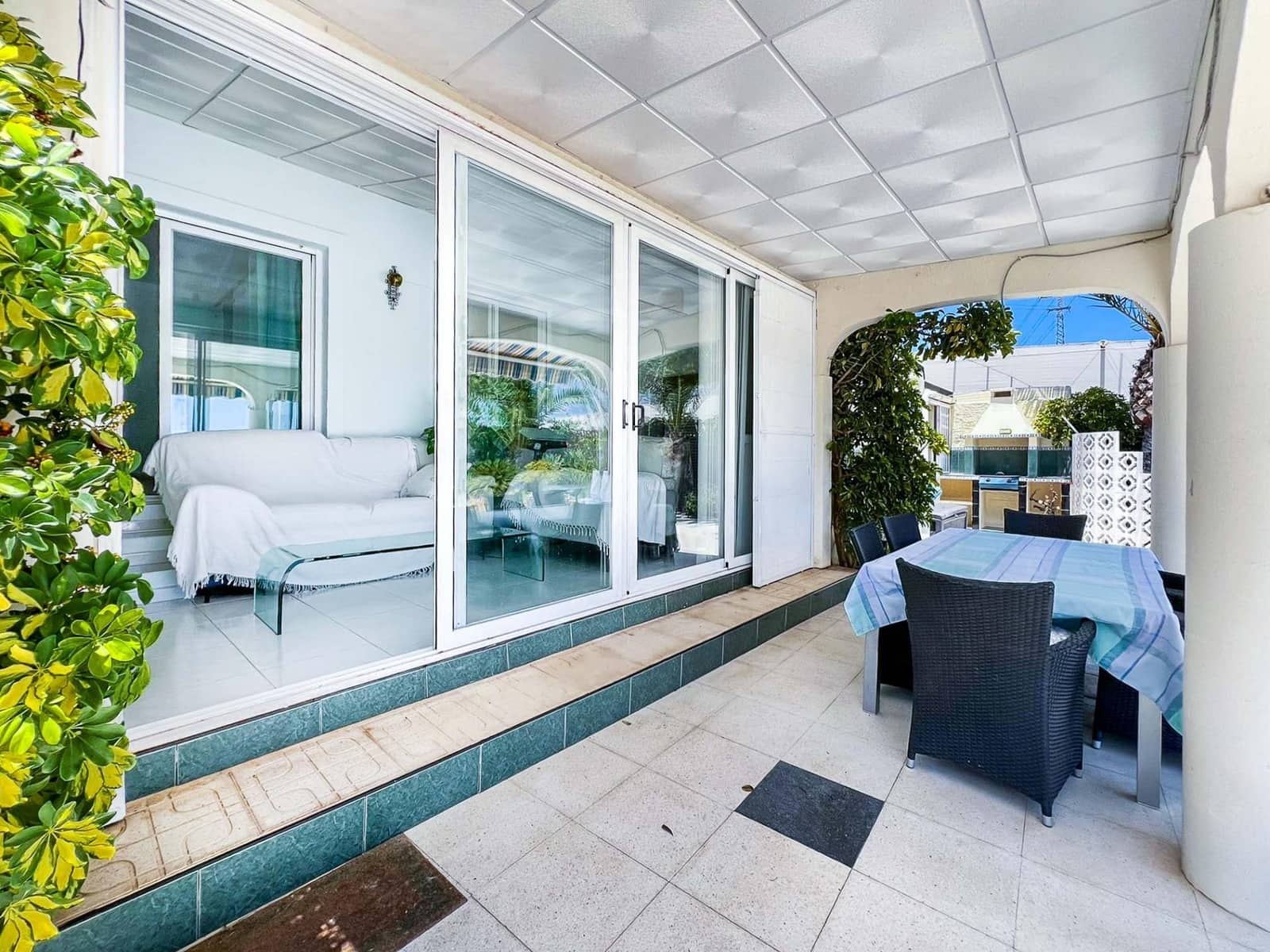 3 bedroom Villa for sale in La Nucia with pool - € 495,000 (Ref: 9134294)