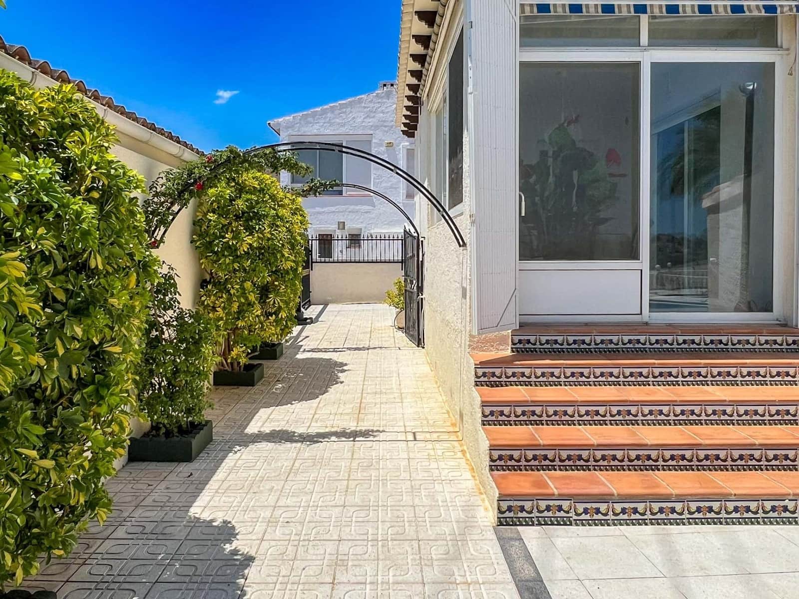 3 bedroom Villa for sale in La Nucia with pool - € 495,000 (Ref: 9134294)