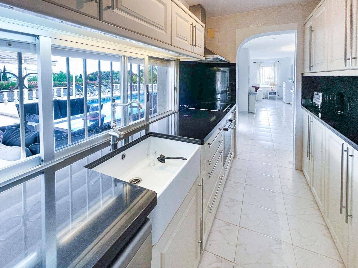 4 bedroom Villa for sale in Alfaz del Pi / L'Alfas del Pi with pool garage - € 495,000 (Ref: 9149165)