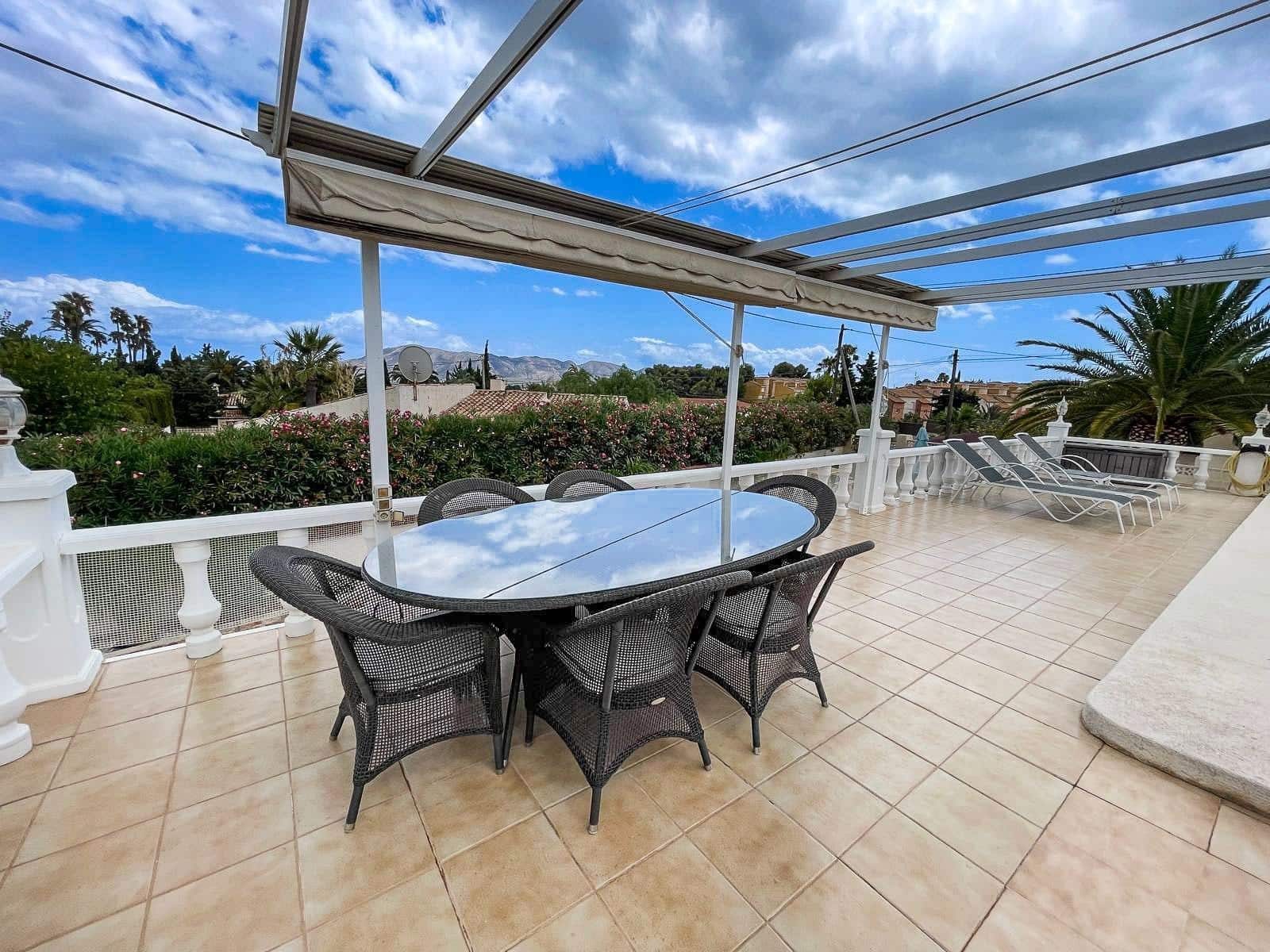 4 bedroom Villa for sale in Alfaz del Pi / L'Alfas del Pi with pool garage - € 495,000 (Ref: 9149165)